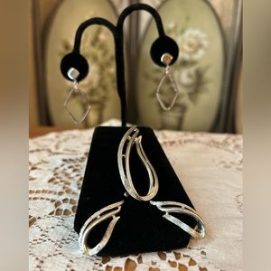 Vintage silver brooch & clip-on earring bundle